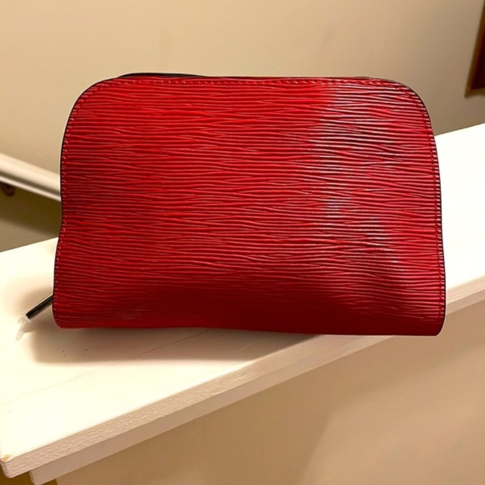 NWT Shiseido Ridged Makeup Pouch Red